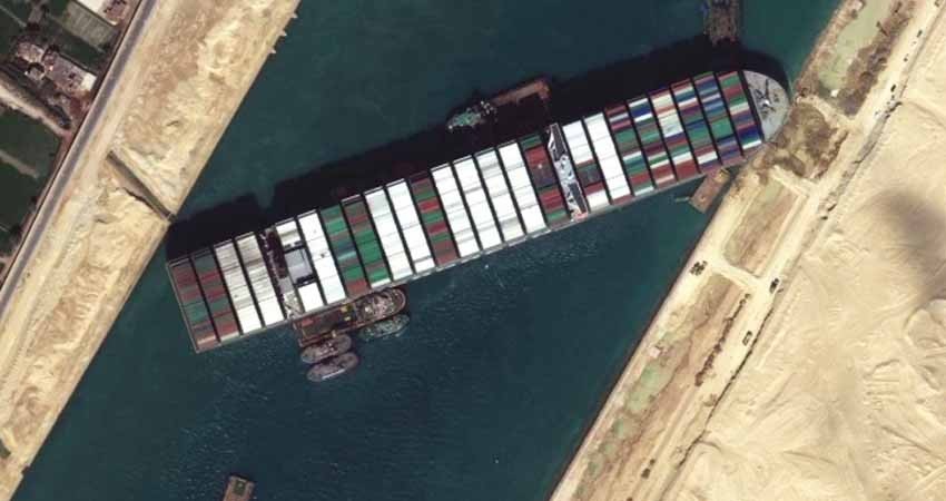 Preparan nuevo intento de liberar buque en Canal de Suez