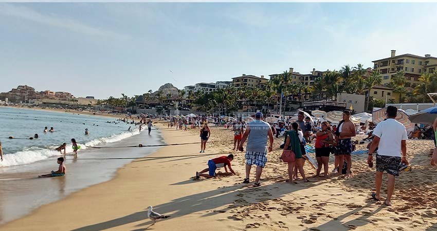 Incumplen en playa El Médano medidas contra COVID-19