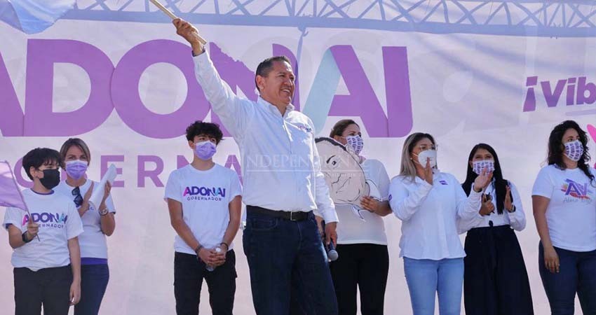 BCS empieza a vibrar, es tiempo de una nueva clase política: Adonaí Carreón