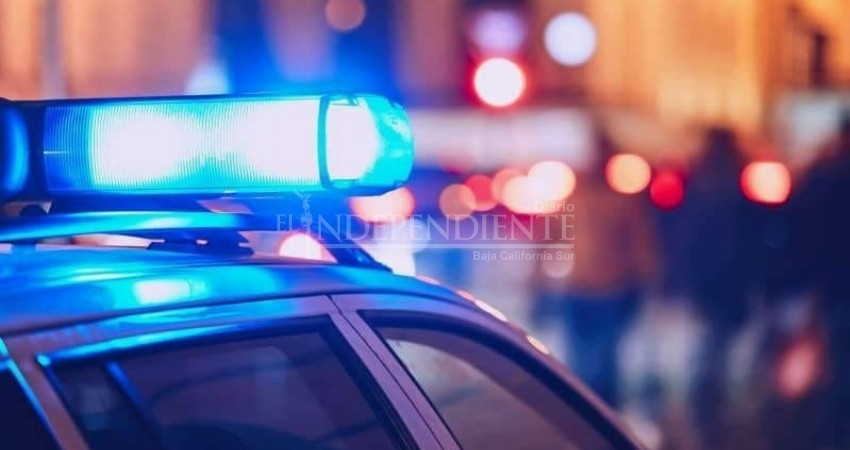 Frente a su hijo, padres se enfrascan en riña