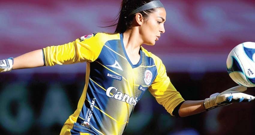 De altos vuelos, Stefani Jiménez protege su puerta