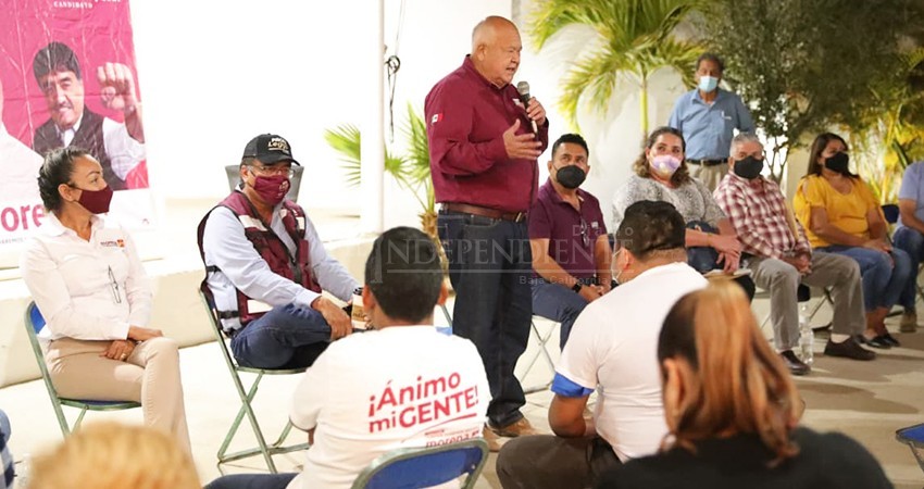 Compromete Víctor Castro garantizar los derechos de burócratas durante su gobierno