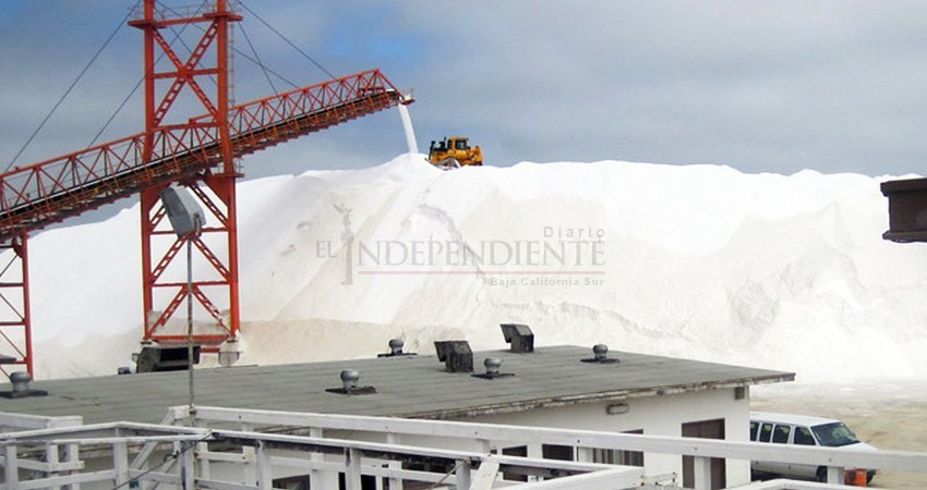 Congelan cuentas de ESSA, pero "no se va a despedir ni a vender la salinera": AMLO