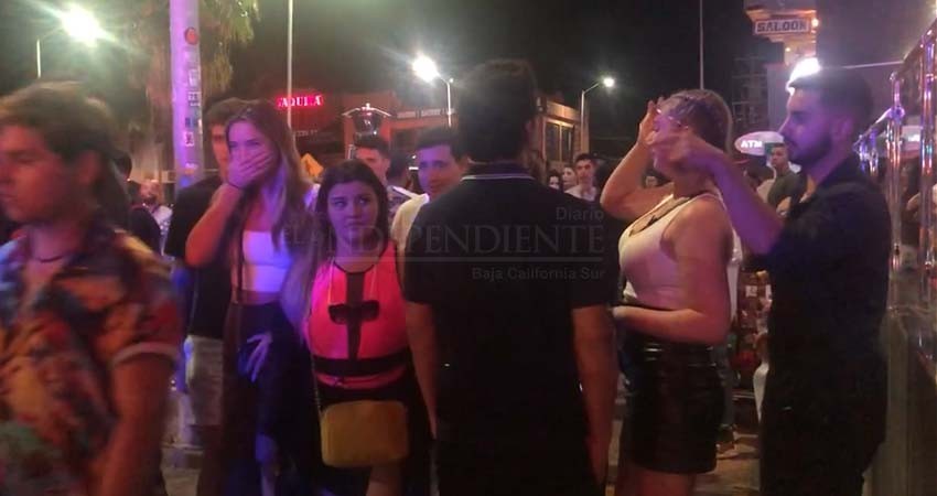 Turistas vacunados relajan medidas y dejan de usar cubrebocas en Los Cabos