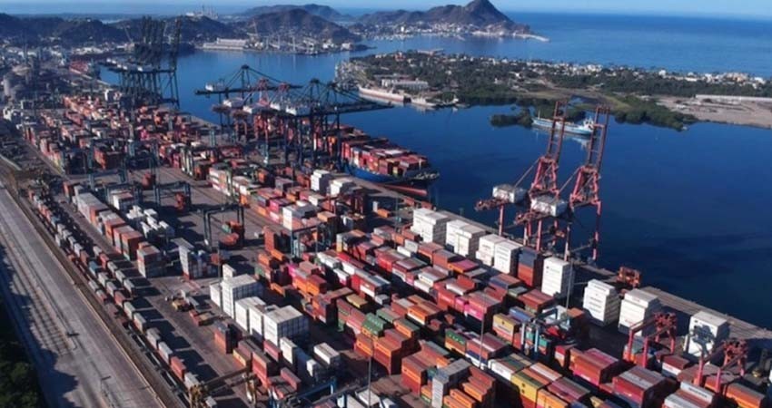 Sin cansancio, la "limpia" en las aduanas, advierte López Obrador