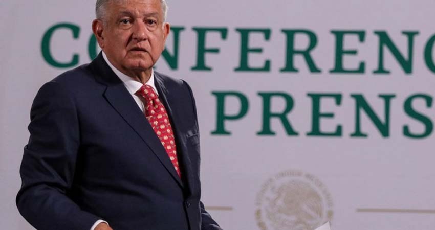 INE cambió de opinión sobre tarjetas: López Obrador