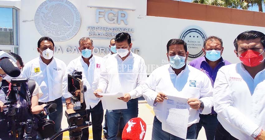 Presentan denuncias contra Morena por tarjetas y aplicación para “empadronar”