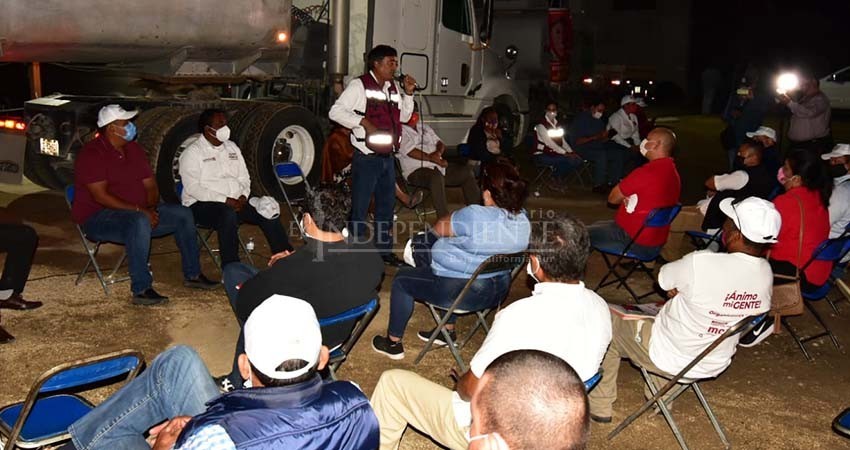 Transportistas refrendan su respaldo a Oscar Leggs 