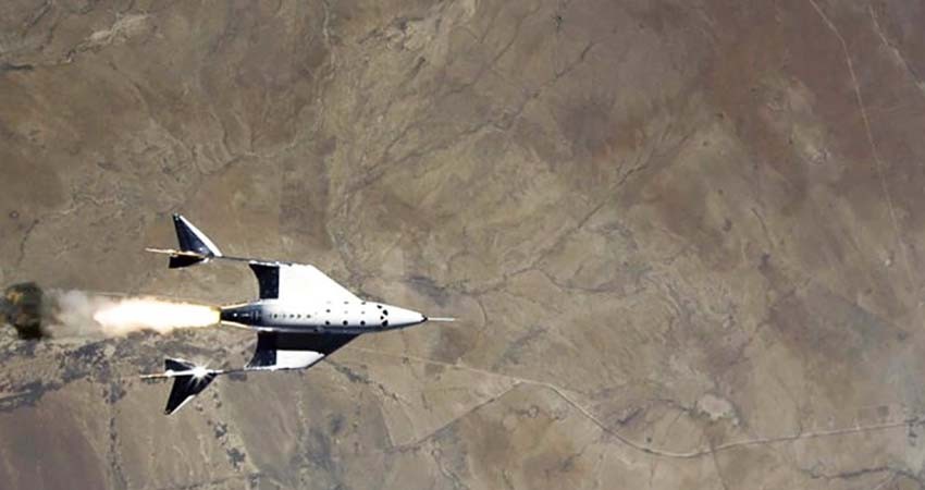 Nave tripulada de Virgin Galactic hace vuelo de prueba
