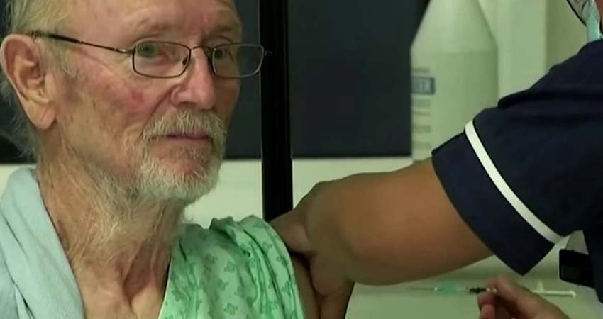 Muere William Shakespeare, primer hombre en recibir vacuna covid