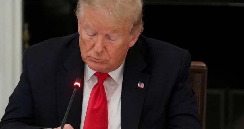 Facebook mantiene castigo contra Trump... por dos años más