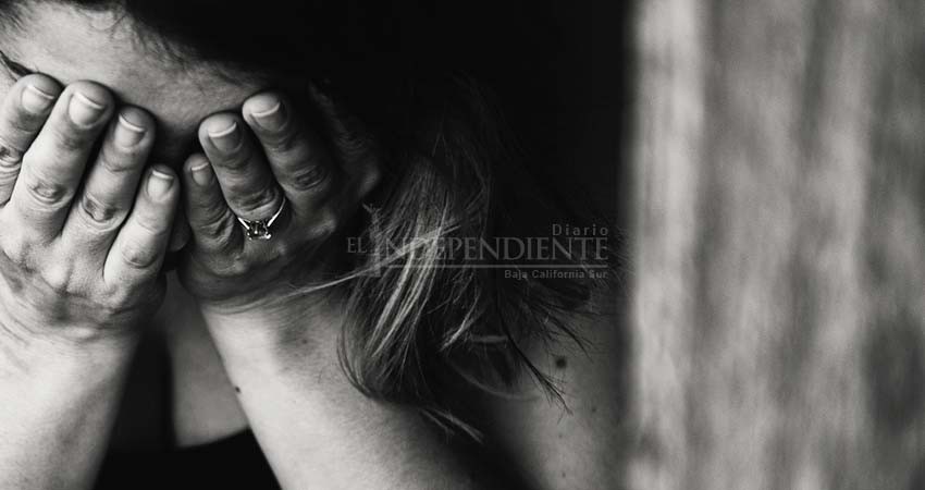 Adolescente denuncia a sus padres por violencia psicológica: no aceptan su orientación sexual