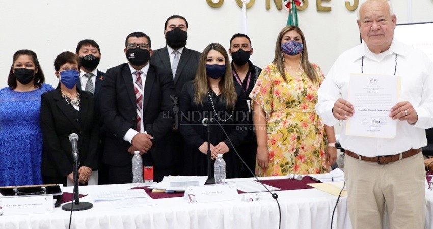 Entrega IEEBCS constancia de mayoría al gobernador electo Víctor Manuel Castro Cosío