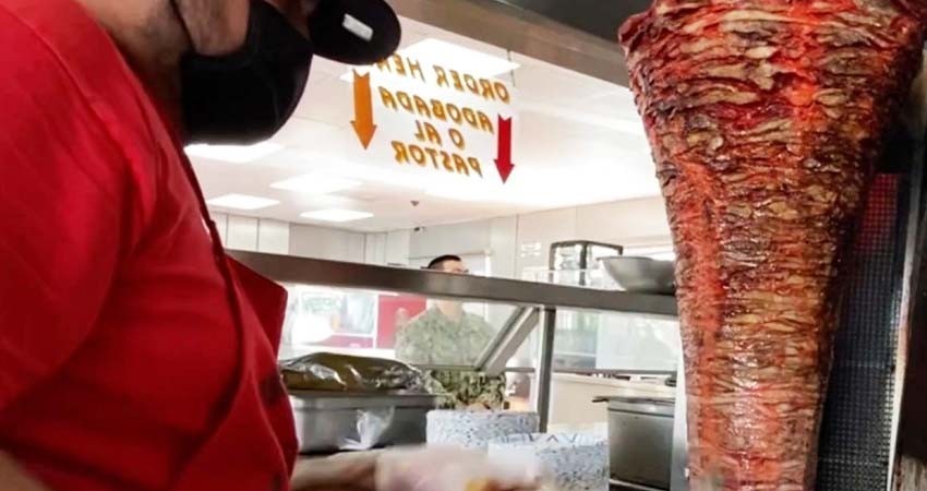 Pagan mil dólares a la semana y… nadie le entra a ser taquero en San Diego