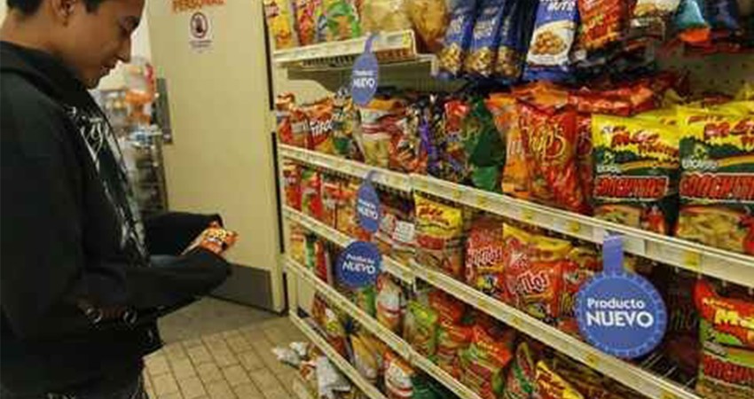 Al año, los mexicanos consumen 214 kilogramos de comida chatarra