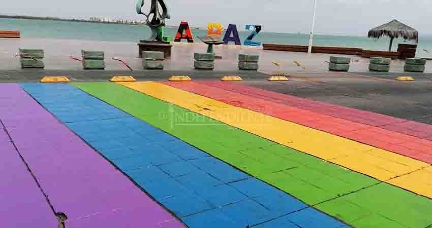 Con bandera peatonal conmemora la Comunidad LGTBQ+ orgullo y diversidad sexual