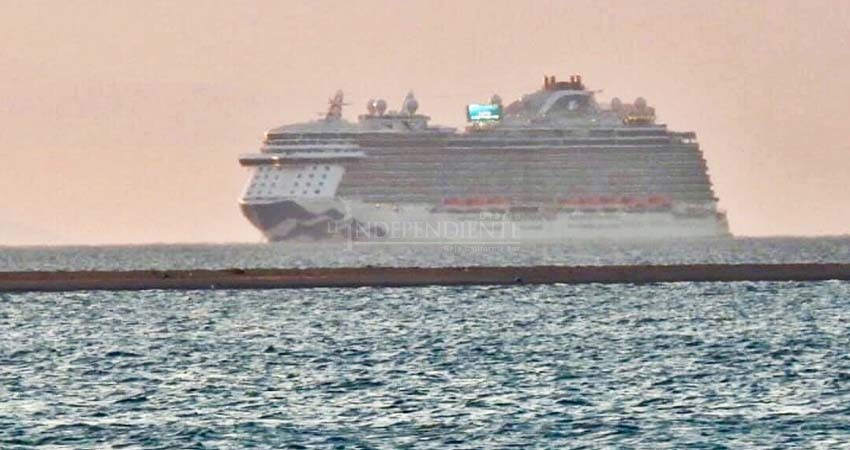 Dijeron irse en junio y pasó lo contrario; llegan más cruceros en Bahía de La Paz