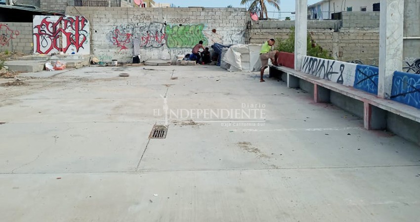 Lotes baldíos; guarida de personas en situación de calle