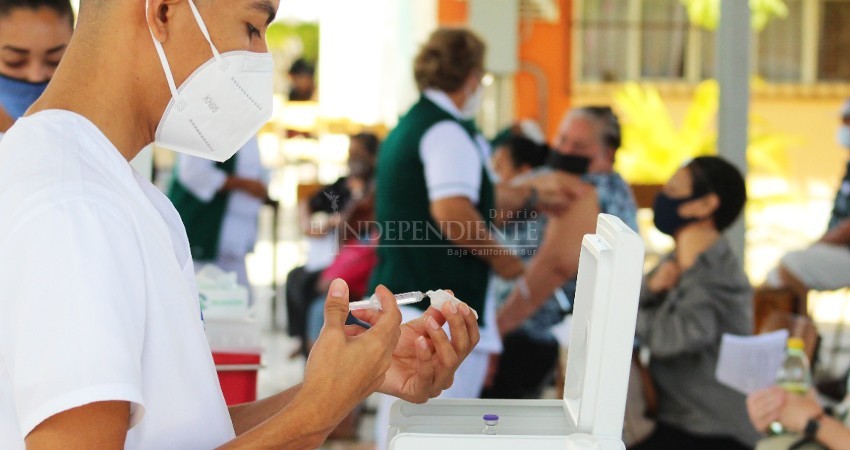 Exhortan hoteleros a vacunarse, sin importar la marca de la vacuna