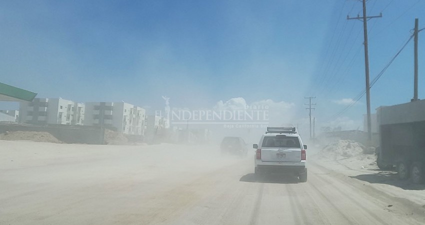 Brecha Tamaral: Una “calle fantasma” por el exceso de polvo y falta de visibilidad