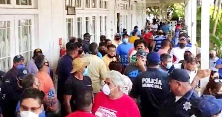 Descontento por falta de pago provoca violencia en Santa Rosalía
