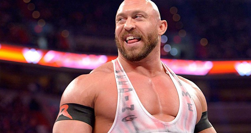 Ryback y su contundente frase sobre la vacuna COVID-19: 'No me vacunaré, algo anda mal'