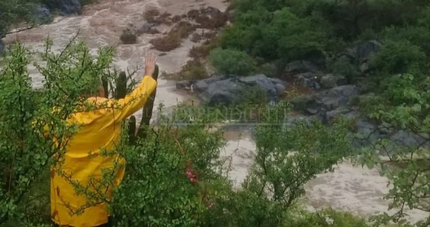 A salvo los 4 menores que se llevó el arroyo en San Blas