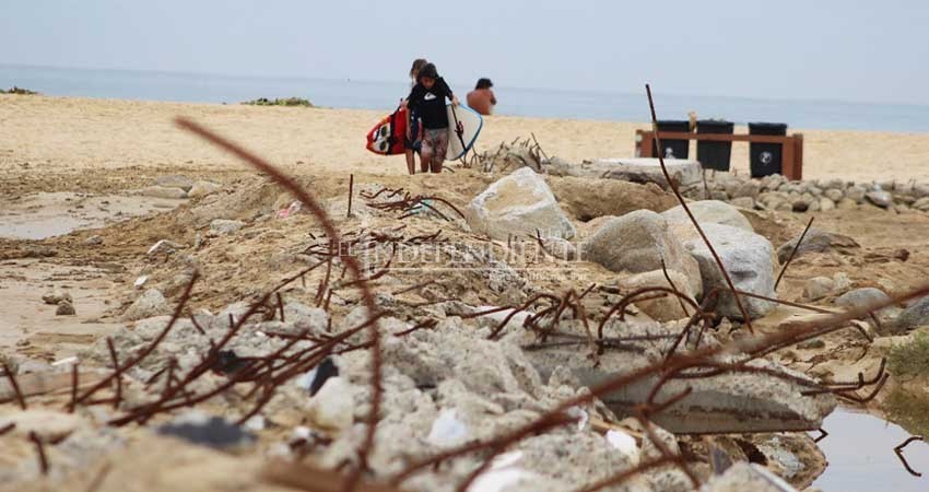 Urge retirar escombros de Costa Azul: ciudadanos