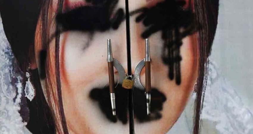 Imagen de la mujer desaparece en las calles de Kabul