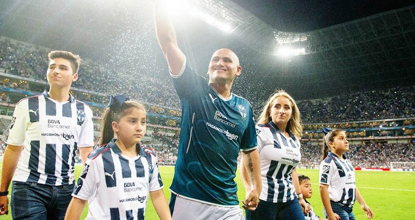 Chupete Suazo volverá a jugar en Rayados! Se reencontrará con Aldo de Nigris