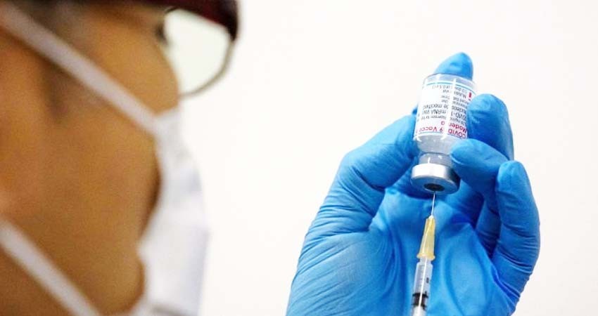 Suspenden en Japón nuevos lotes de vacunas covid de Moderna