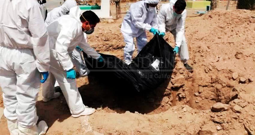 "En identificación", cientos de cuerpos de BCS en fosa común