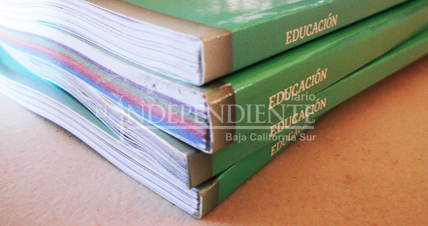 La entrega de libros de texto no debe ser condicionada: Padres de familia