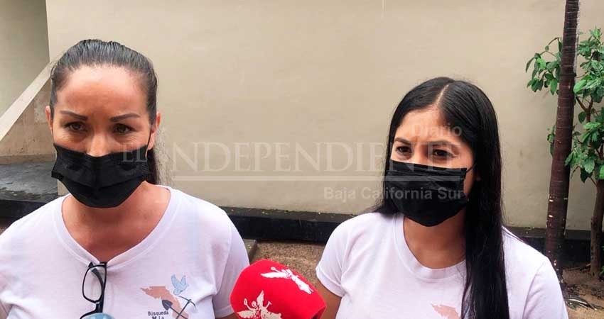 Familiares de desaparecidos entregan carta a Víctor Castro