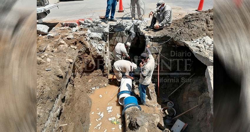 Regidor acusa que OOMSAPAS está “cruzado de brazos” ante daños a la red de agua