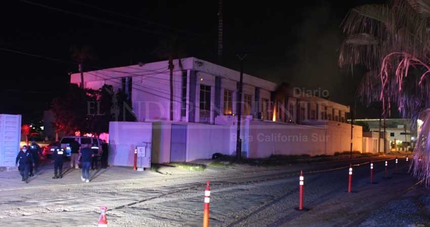 Se incendia edificio de la PGJE en La Paz