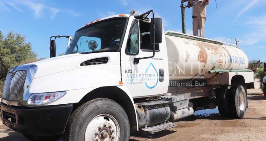El Ayuntamiento regala despensas, los ciudadanos exigen agua