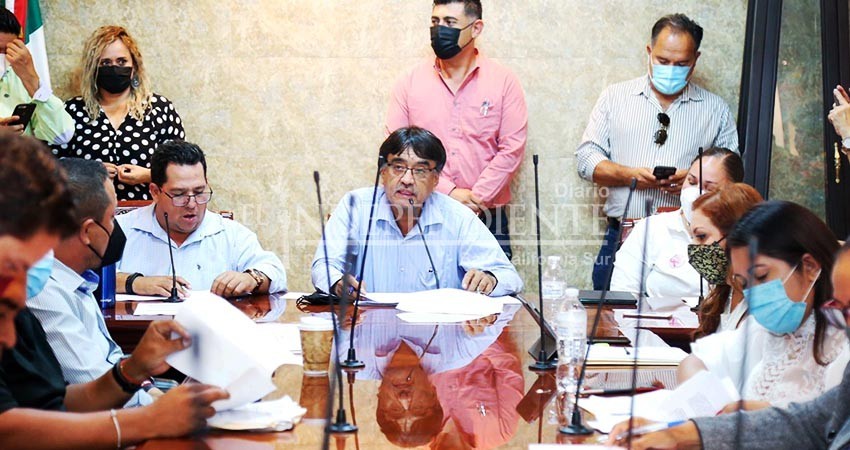 Completa Oscar Leggs Castro su equipo de trabajo