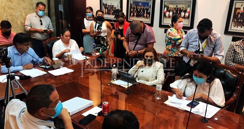 Leggs vuelve a nombrar funcionarios de Armida Castro en su gabinete