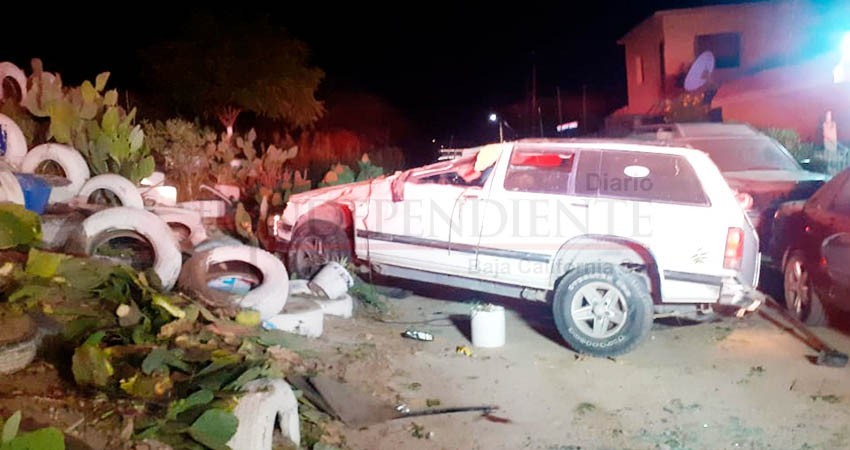 Un muerto y dos lesionados en volcadura por libramiento en La Paz