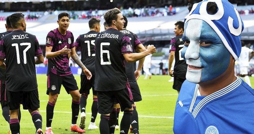 ‘Al Mundial no vamos, pero a México le ganamos’; el coro de ‘guerra' en El Salvador