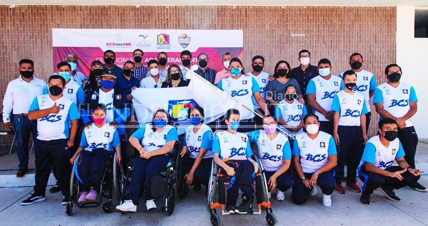 Abanderan a delegación de BCS que asistirá a los Paranacionales CONADE 2021