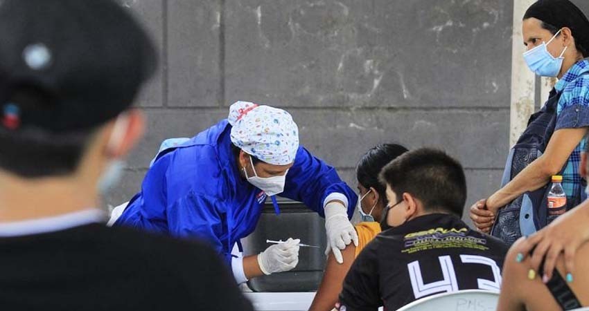 Pese a aumento de contagios, alumnos regresan a clases presenciales en Venezuela