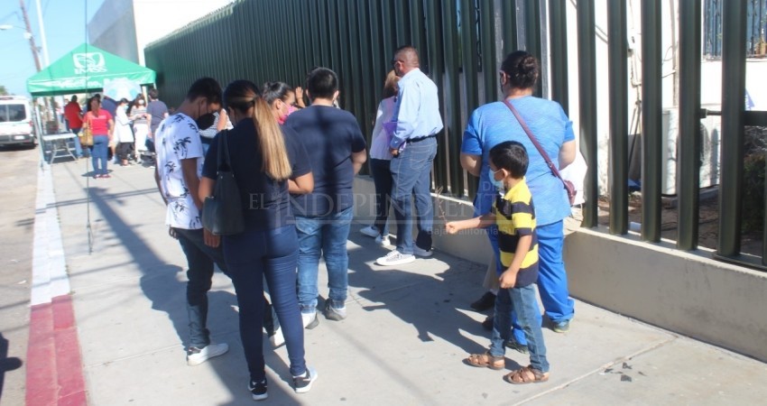 IMSS deja una hora en el sol a menores con factor de riesgo para recibir vacuna anti COVID