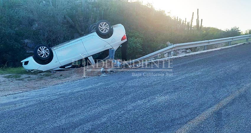 Imprudencia al manejar mujer genera  fuerte choque y volcadura en La Paz 