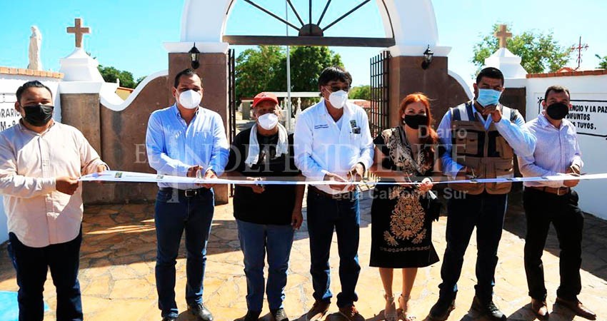Entrega el alcalde Oscar Leggs Castro la rehabilitación del panteón “Cabo Cielo”
