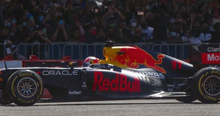 'Es increíble', agradece 'Checo' Pérez a los más de 100 mil aficionados