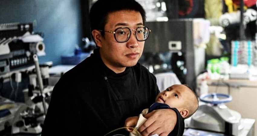 Padre sin estudios crea laboratorio casero para salvar a su bebé