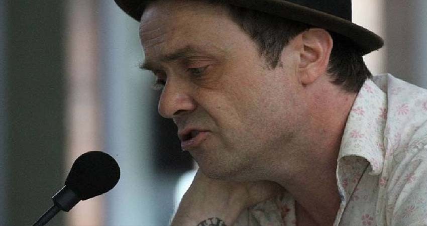 ‘La poesía de Sean Bonney es en sí misma un sistema de pensamiento’: Hugo García Manríquez