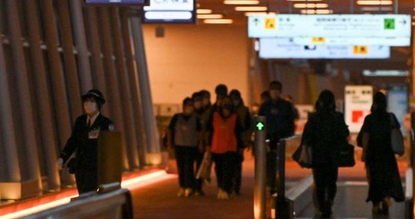 Detectan segundo caso de variante Ómicron en Japón; cancelan vuelos